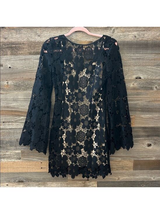 En Créme Dresses & Skirts - En Crème Black Crochet Bell Sleeve Open Back Mini Dress Size Medium NWT